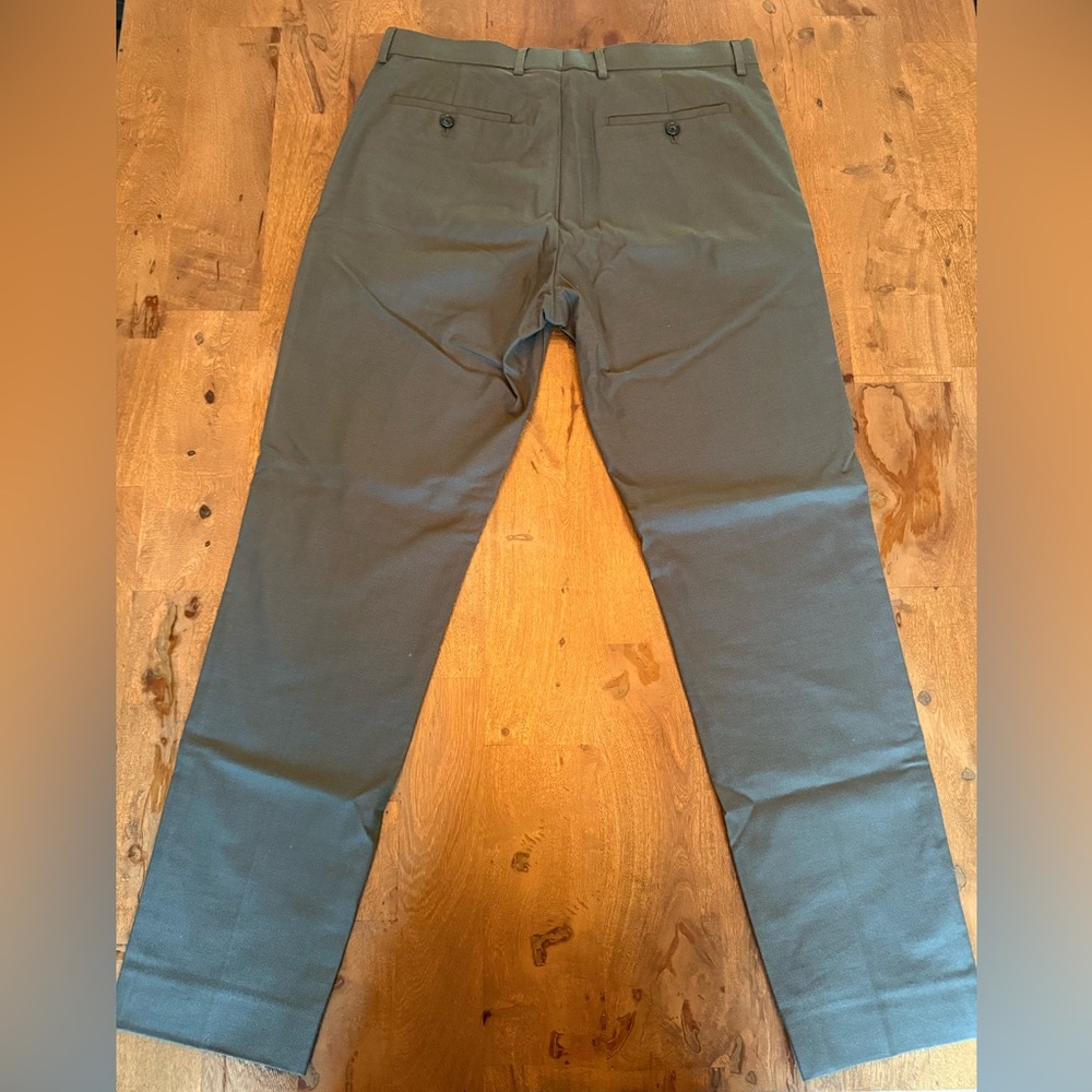 Banana Republic Athletic Tapered Fit Chino – Size 32x32 - Picture 3 of 5